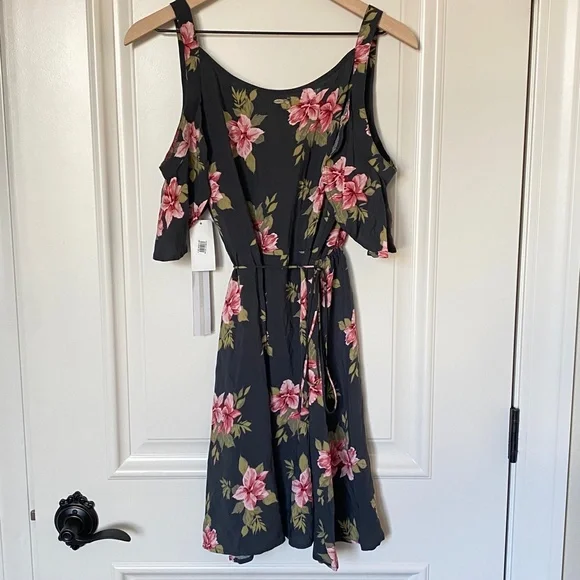 NWT O’Neill Dress Sz XS Cecilia Grey Pink Floral Wrap Around Cold Shoulder - Picture 6 of 9